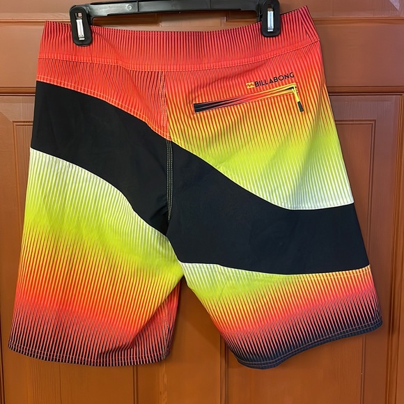 Billabong Platinum X Boardshorts Swim Trunks M135DPUX Red Orange Green Black 30 - Picture 4 of 4